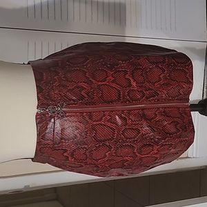 NEW Shein Red & Black faux leather snakeskin patterned skirt w/ Silver Skull XS